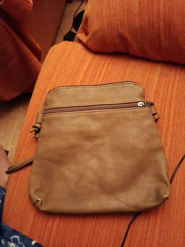 Bolso de polipiel beige
