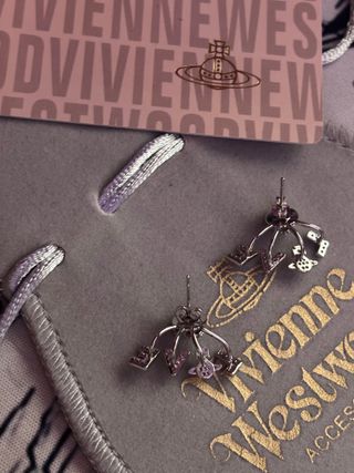 Pendientes plateados diseño Love Vivienne Westwood
