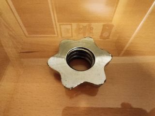 Cierre o tope para barra roscada