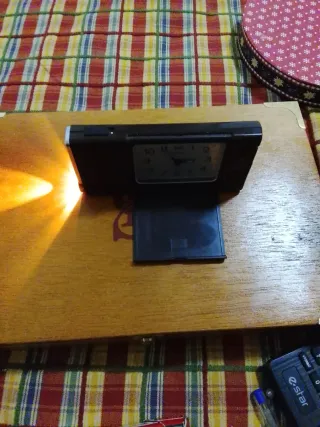 Orologio sveglia e torcia sopravvissuta LURUS