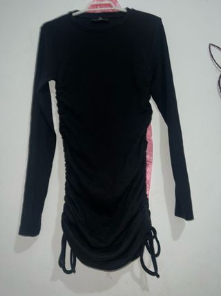Vestido Bershka negro ajustable