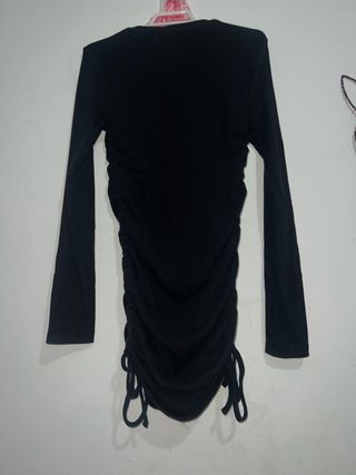 Vestido Bershka negro ajustable