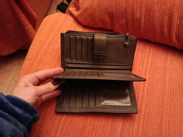 Cartera de Piel Gris Oscuro