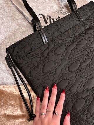 Bolso negro acolchado con estampado Orbe Saturno