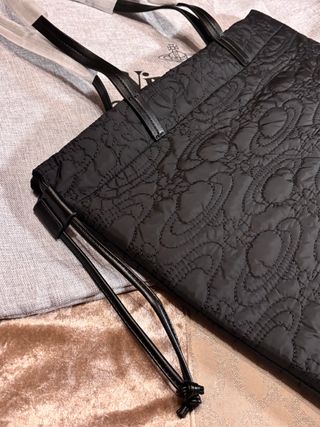 Bolso negro acolchado con estampado Orbe Saturno