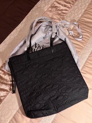 Bolso negro acolchado con estampado Orbe Saturno