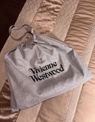 Bolso negro acolchado con estampado Orbe Saturno