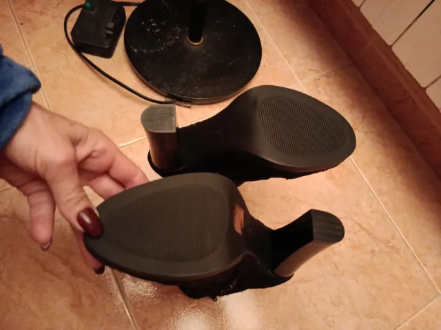 Botín tela bordado hebillas y cordones