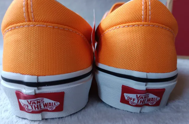 Vans Era Naranja y Blanco