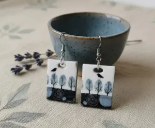 Pendientes azules y blancos