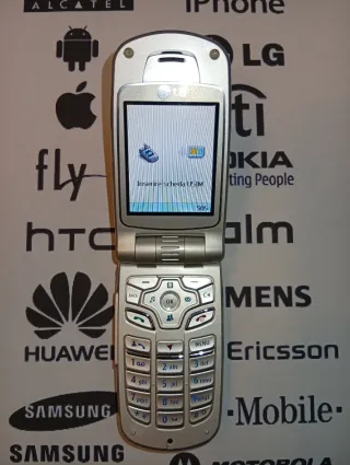 Telefono cellulare LG Tre a conchiglia vintage