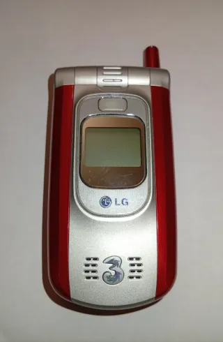 Telefono cellulare LG Tre a conchiglia vintage