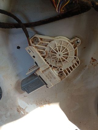 MOTOR ELEVALUNAS DELANTERO IZQUIERDO SEAT ALHAMBRA (710)