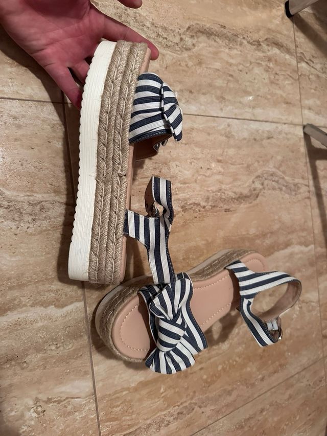 Sandalias Mustang Tira Rayas Azul Blanco