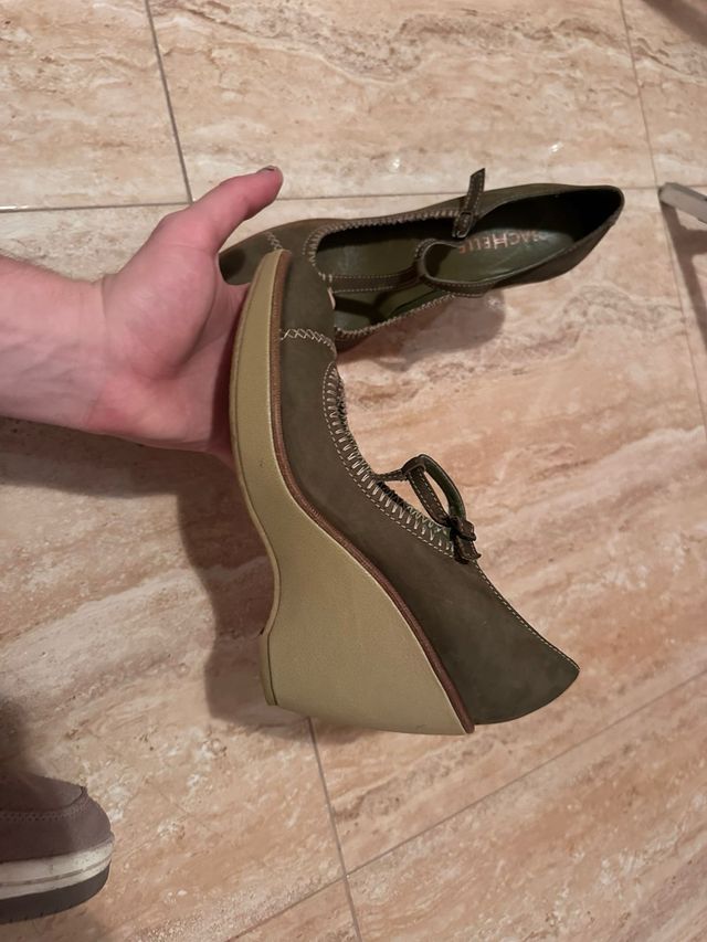 Tacones verdes y beige talla 38