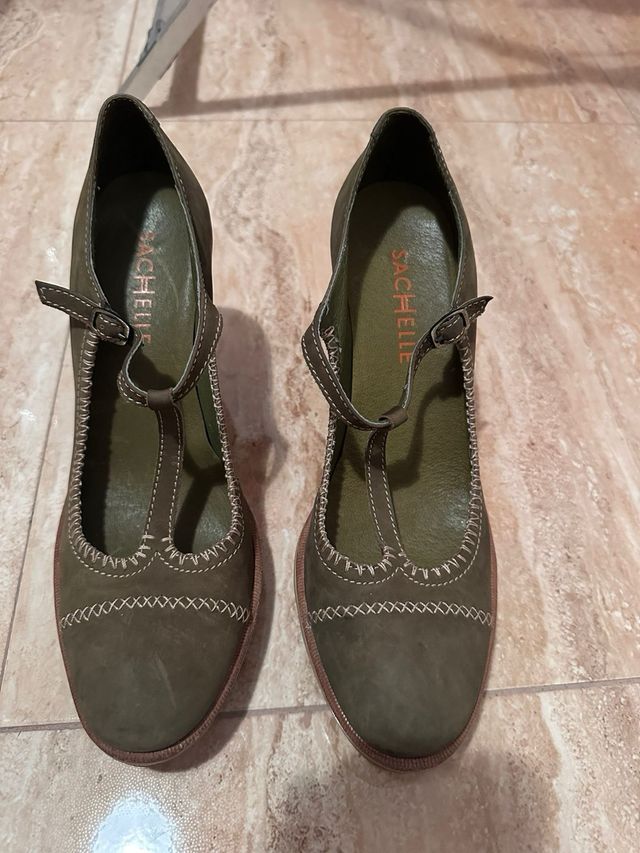 Tacones verdes y beige talla 38