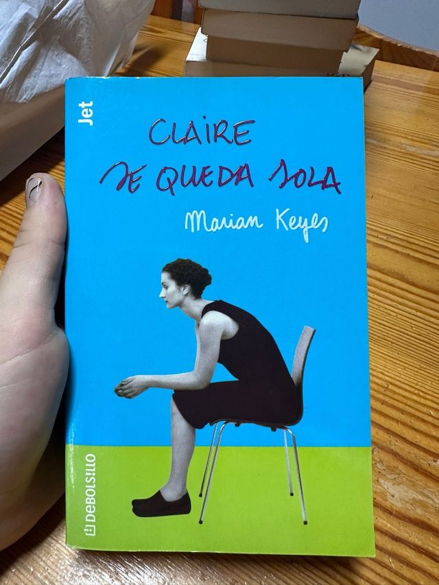Claire se queda sola