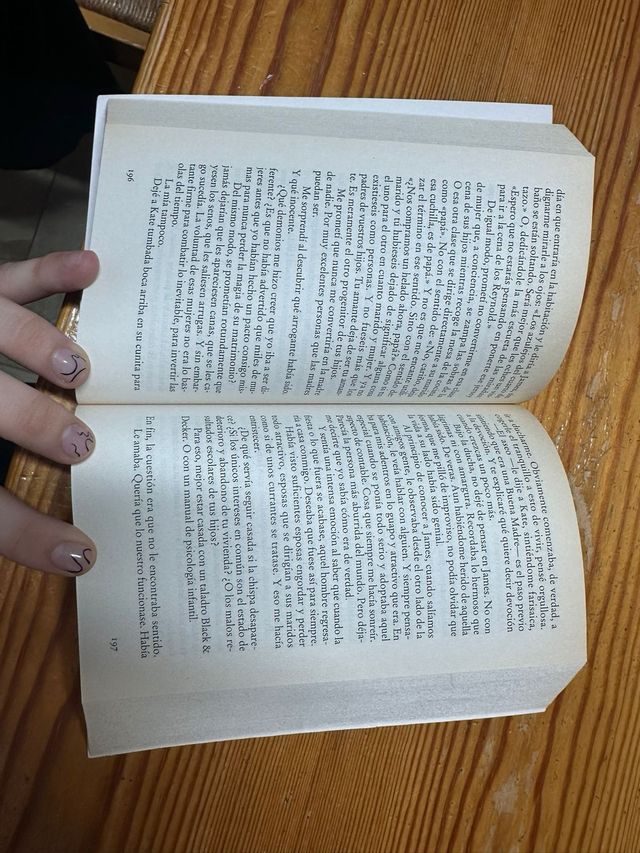 Claire se queda sola