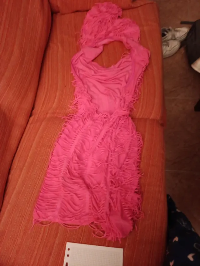Vestido playero rosa con gorro y espalda libre