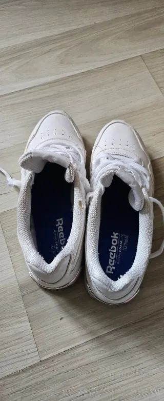 Tenis Reebok Blancos y Plateados