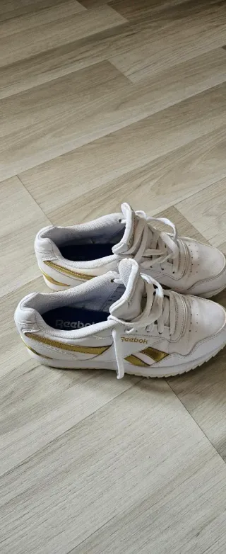 Tenis Reebok Blancos y Plateados