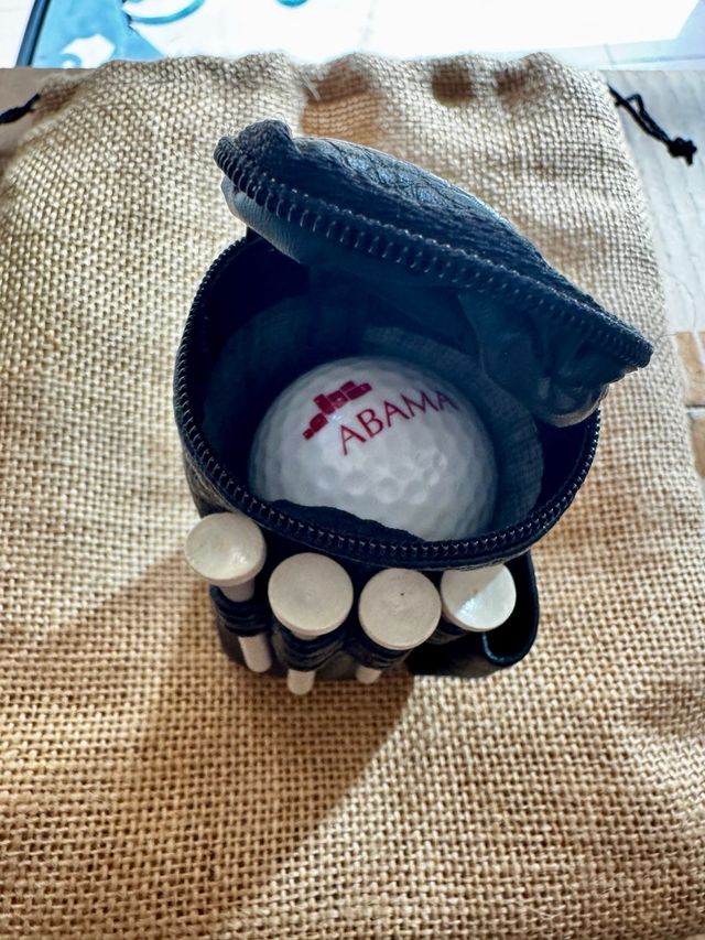 Set promocional de golf Abama Golf: Bola y tees