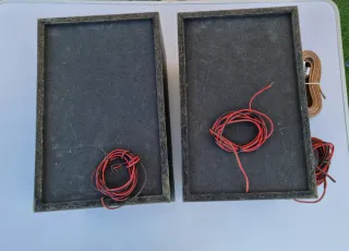 2 Altavoces Philips Negros+varios metros de regalo