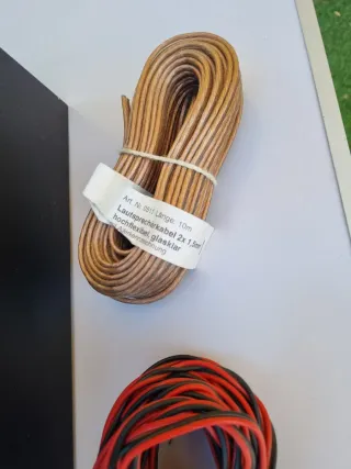 2 Altavoces Philips Negros+varios metros de regalo