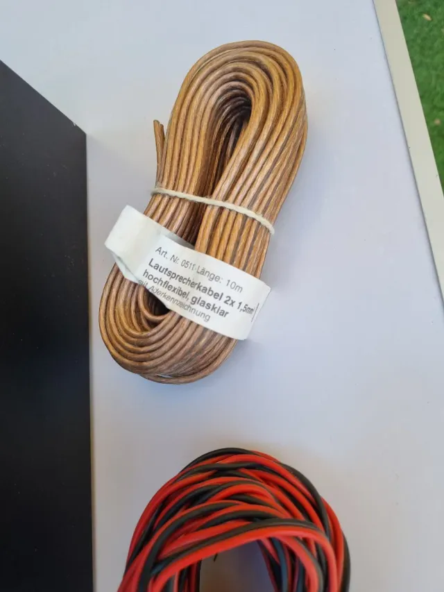 2 Alto-falantes Philips Pretos+vários metros de brinde