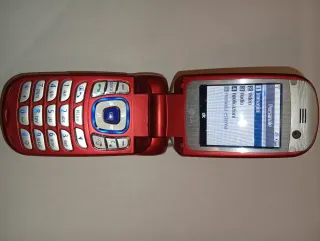 Telefono cellulare a conchiglia LG