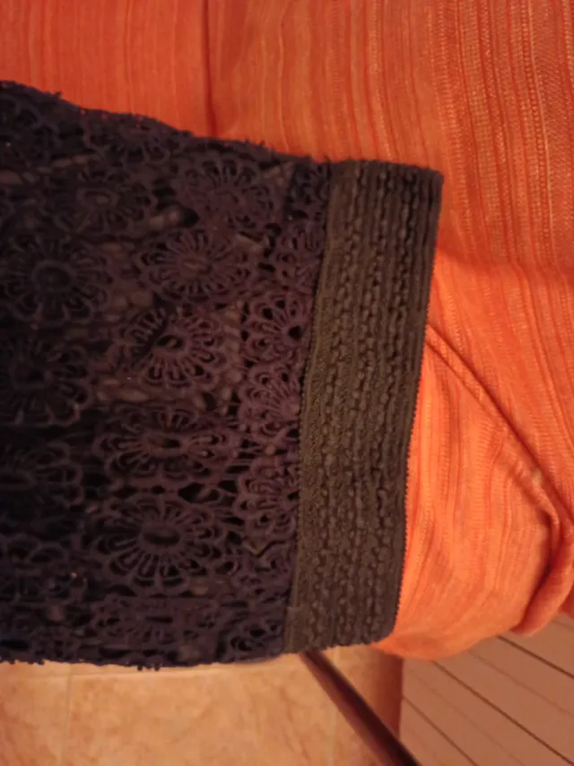 Falda tubo negra calada con cintura elástica