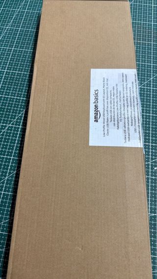 Amazon Basics Teclado con Cable USB y Base Fina.