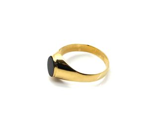 sello oro 18k con piedra con onix