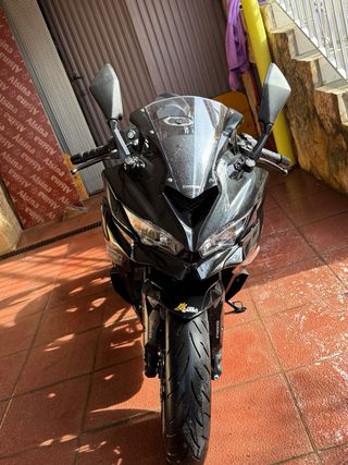 Kawasaki ZX4R 2025 Negra