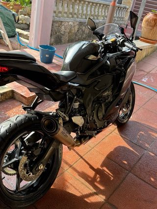 Kawasaki ZX4R 2025 Negra