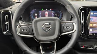 VOLVO XC40 2.0 B3 PLUS DARK AUTO 5P