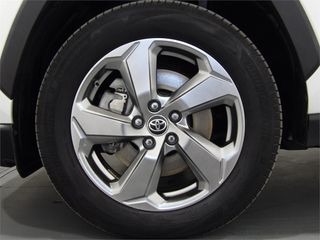 TOYOTA Rav4 2.5l 220H Advance