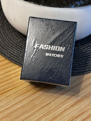 Reloj FeiWen Rojo Moda comprado 2 sin querer.