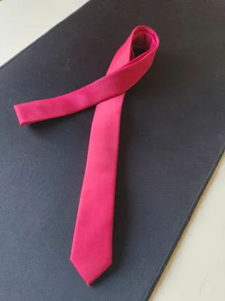 Cravatta di seta nuova