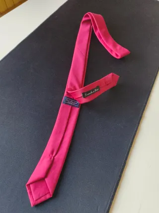Cravatta di seta nuova