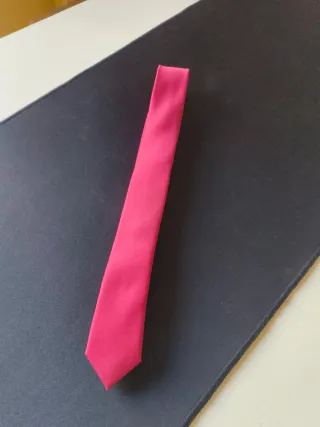 Cravatta di seta nuova