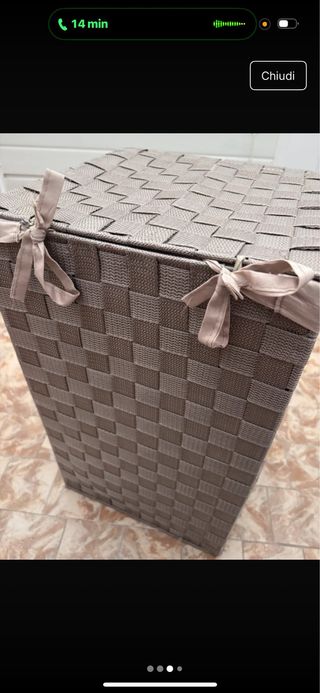 Cesto porta biancheria in tessuto e vimini