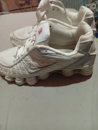 Zapatillas Nike Shox Blancas y Grises