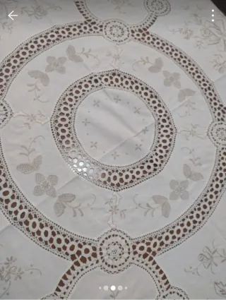 Tovaglia ricamata a mano