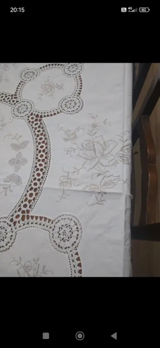 Tovaglia ricamata a mano