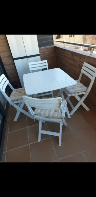 Tavolo e 4 sedie pieghevoli da terrazzo