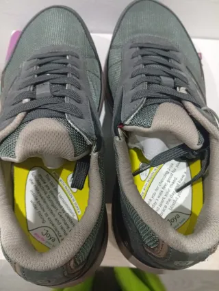 Zapatillas Joya Beige y Verde unisex nuevas