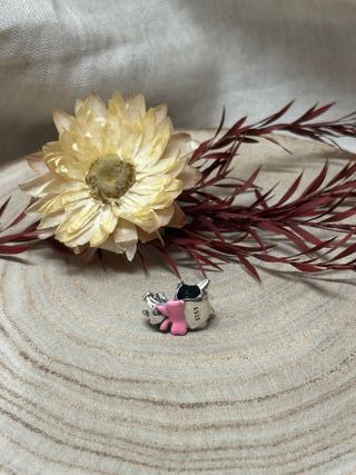 Charm Gata Lazo y Circonita Rosa