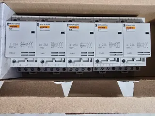 Contactor Merlin Gerin 3 polos/400V~ multi9 CT 25A