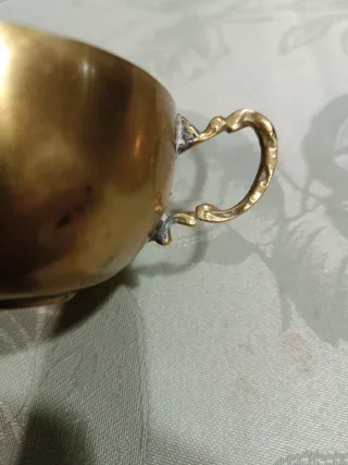 Juego de 2 tazas y platos de latón